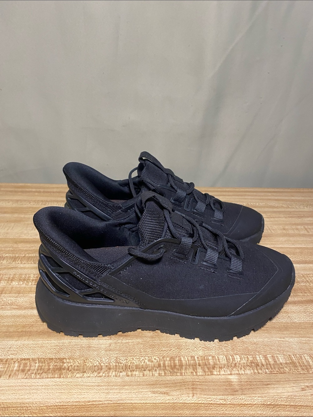 Kizik Wasatch Hands Free Labs  Blackout Shoe Sneakers Mens 6 Women’s 7.5 EUC